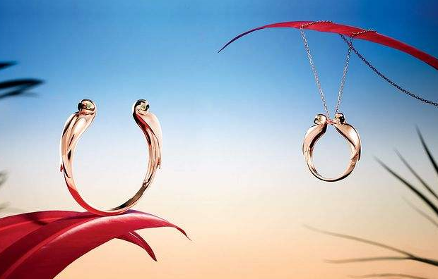 [时尚快讯]ANNA HU“敦煌琵琶黄钻项链”再创当代华人珠宝艺术家作品拍卖最高记